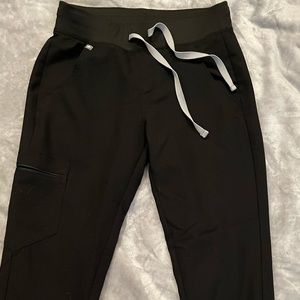 Figs Zamora Joggers Scrubs pants - Black Medium Petite